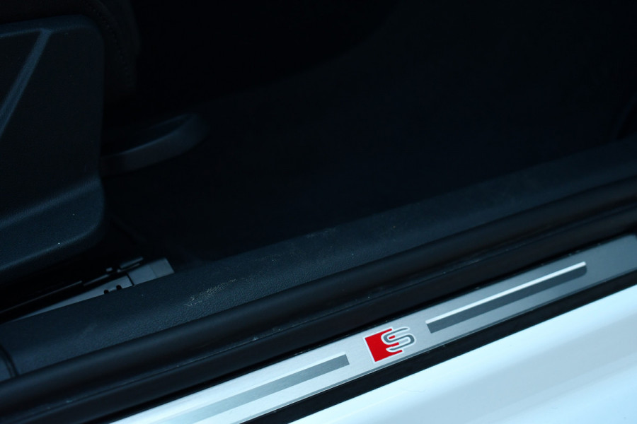 Audi A3 Sportback 45 TFSI e S-Line 19inch m-LED ACC Camera Sfeer Optic-black