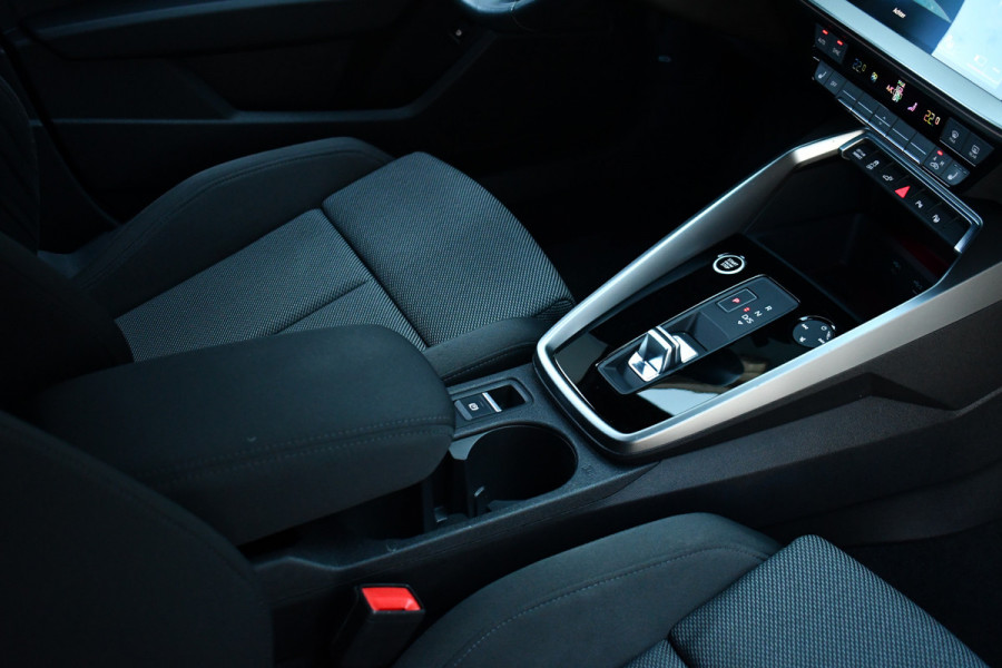 Audi A3 Sportback 45 TFSI e S-Line 19inch m-LED ACC Camera Sfeer Optic-black