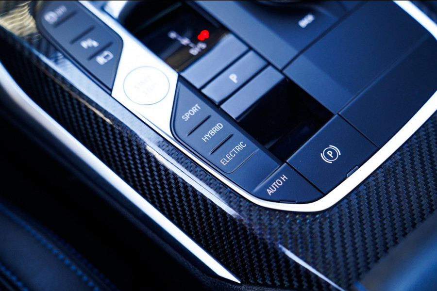 BMW 3 Serie Touring 330e xDrive | Head Up Display | M Sportstoelen | Harman/Kardon | Camera