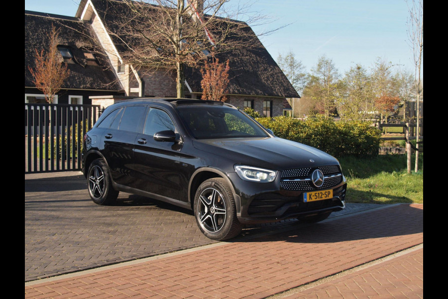 Mercedes-Benz GLC 300e 4MATIC Business Solution AMG | Panoramadak | Trekhaak | 360 Camera | Sfeerverlichting | Burmester |