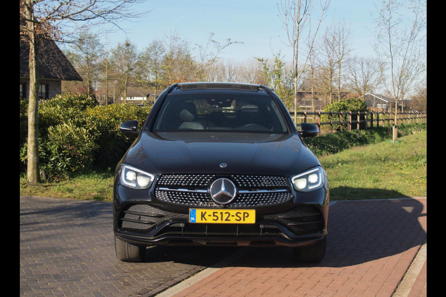 Mercedes-Benz GLC 300e 4MATIC Business Solution AMG | Panoramadak | Trekhaak | 360 Camera | Sfeerverlichting | Burmester |