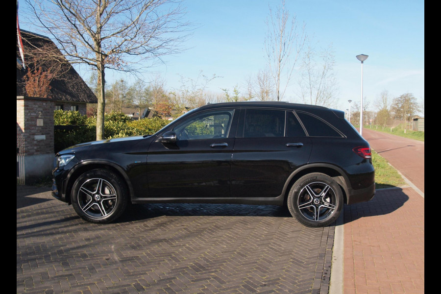 Mercedes-Benz GLC 300e 4MATIC Business Solution AMG | Panoramadak | Trekhaak | 360 Camera | Sfeerverlichting | Burmester |