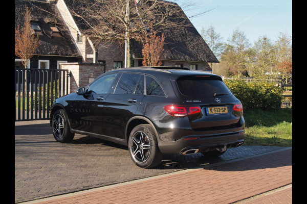 Mercedes-Benz GLC 300e 4MATIC Business Solution AMG | Panoramadak | Trekhaak | 360 Camera | Sfeerverlichting | Burmester |