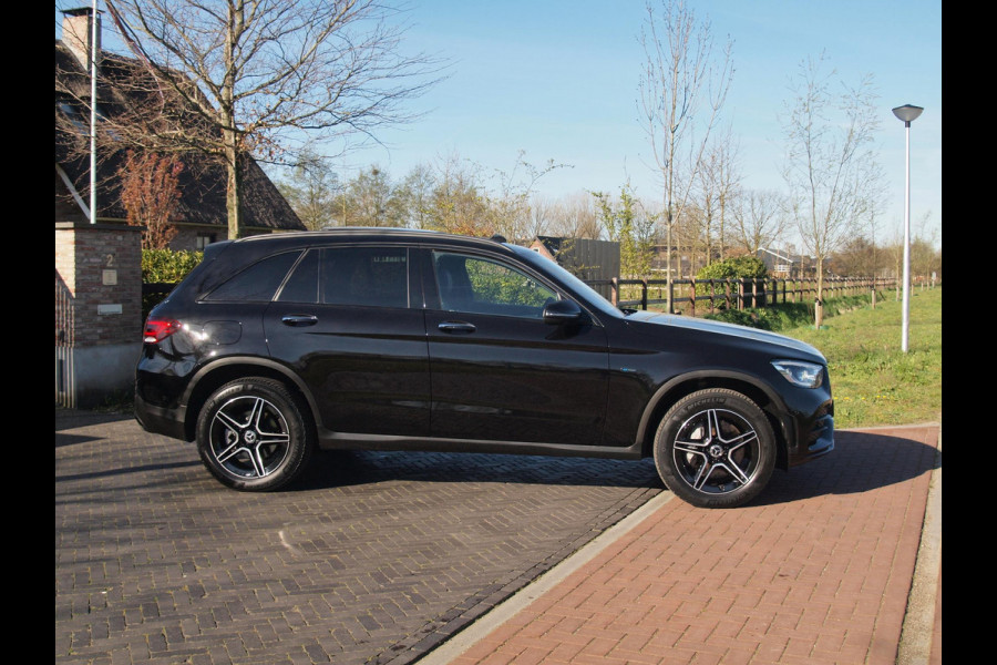 Mercedes-Benz GLC 300e 4MATIC Business Solution AMG | Panoramadak | Trekhaak | 360 Camera | Sfeerverlichting | Burmester |