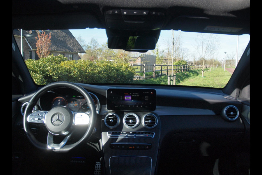Mercedes-Benz GLC 300e 4MATIC Business Solution AMG | Panoramadak | Trekhaak | 360 Camera | Sfeerverlichting | Burmester |