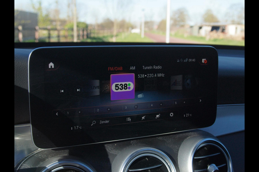 Mercedes-Benz GLC 300e 4MATIC Business Solution AMG | Panoramadak | Trekhaak | 360 Camera | Sfeerverlichting | Burmester |