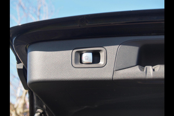 Mercedes-Benz GLC 300e 4MATIC Business Solution AMG | Panoramadak | Trekhaak | 360 Camera | Sfeerverlichting | Burmester |