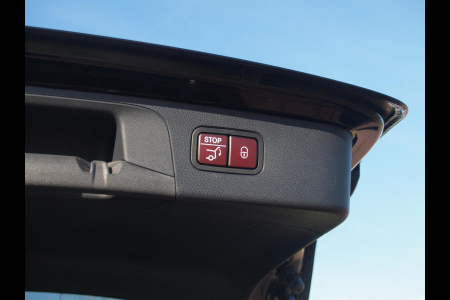 Mercedes-Benz GLC 300e 4MATIC Business Solution AMG | Panoramadak | Trekhaak | 360 Camera | Sfeerverlichting | Burmester |