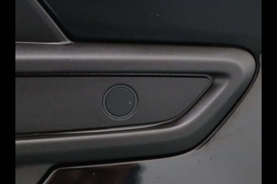 Volvo XC40 2.0 B3 Core 163pk Camera | Adapt. Cruise | Navi | Parkeersens. v+a | Trekhaak elektrisch uitklapbaar