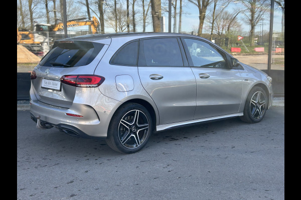 Mercedes-Benz B-Klasse 250e AMG // Trekhaakl // Caplay // Camera // Sfeerverlichting // Nightpakket