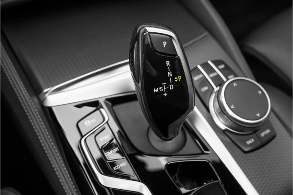 BMW 5 Serie Touring 530i xDrive High Executive M-Sport Pano Active Steering ACC Laser HUD