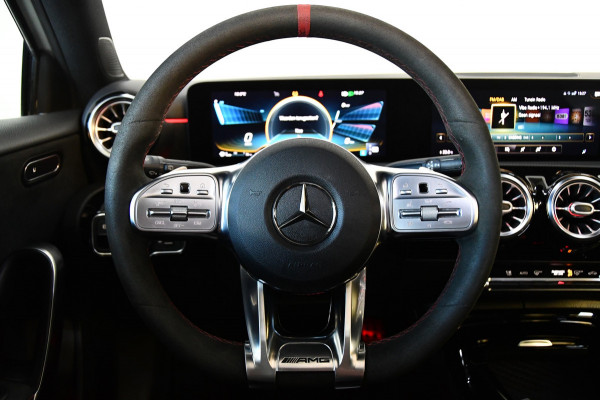 Mercedes-Benz A-Klasse AMG 35 4MATIC Premium Plus Pano Burmester