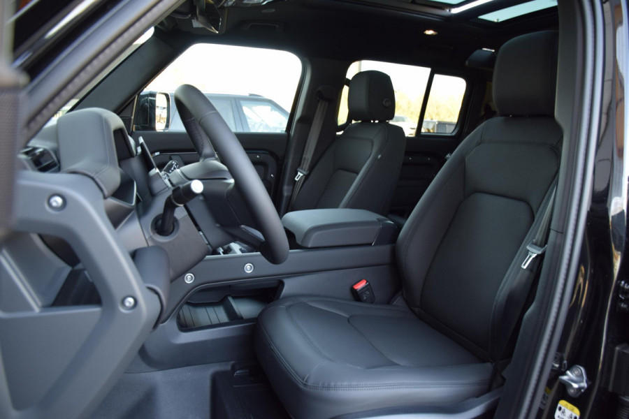 Land Rover Defender P300e 110 Dynamic SE Edition | Trekhaak | Pano | Cold Climate