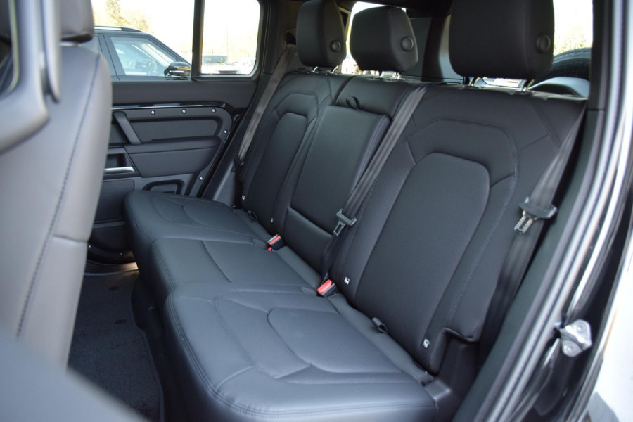 Land Rover Defender P300e 110 Dynamic SE Edition | Trekhaak | Pano | Cold Climate