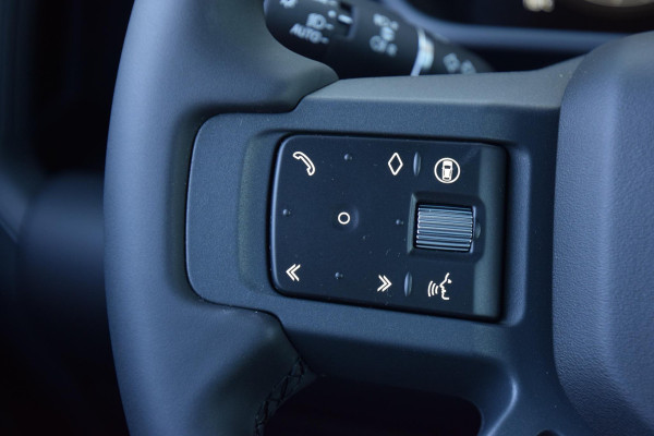 Land Rover Defender P300e 110 Dynamic SE Edition | Trekhaak | Pano | Cold Climate