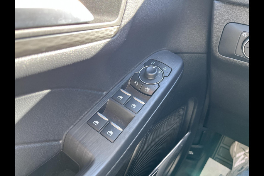 Ford Kuga 2.5 FHEV Titanium 190pk | Driver Assistance Pack | Wegklapbare Trekhaak | Geen stekker nodig | 1.600kg Trekgewicht | Michelin Cross Climate banden