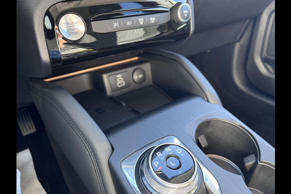 Ford Kuga 2.5 FHEV Titanium 190pk | Driver Assistance Pack | Wegklapbare Trekhaak | Geen stekker nodig | 1.600kg Trekgewicht | Michelin Cross Climate banden