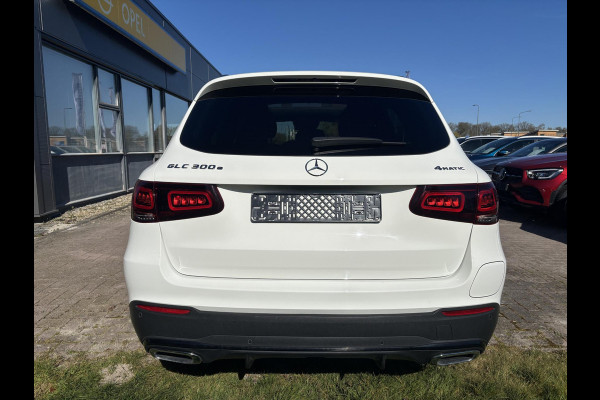 Mercedes-Benz GLC 300e 4MATIC AMG Line PHEV 320pk | Trekhaak | Panoramadak | 2 bandensets | Leder | Adaptive cruise control | Camera