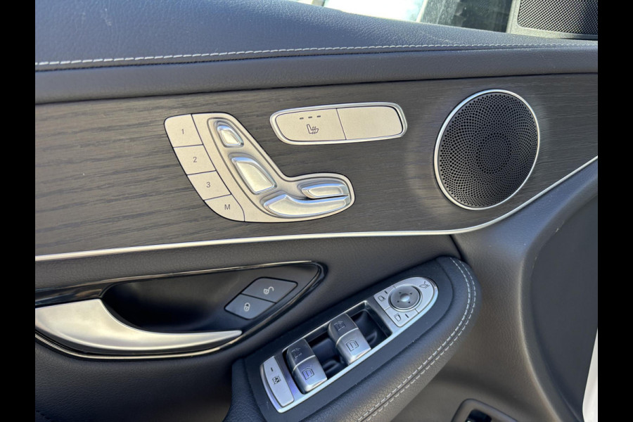 Mercedes-Benz GLC 300e 4MATIC AMG Line PHEV 320pk | Trekhaak | Panoramadak | 2 bandensets | Leder | Adaptive cruise control | Camera