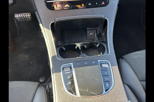Mercedes-Benz GLC 300e 4MATIC AMG Line PHEV 320pk | Trekhaak | Panoramadak | 2 bandensets | Leder | Adaptive cruise control | Camera