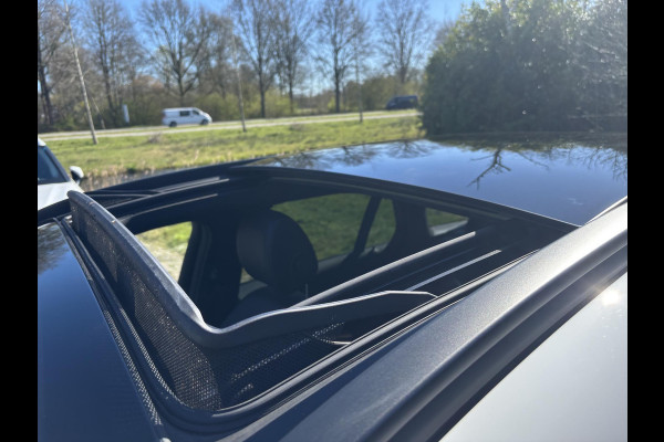 Mercedes-Benz GLC 300e 4MATIC AMG Line PHEV 320pk | Trekhaak | Panoramadak | 2 bandensets | Leder | Adaptive cruise control | Camera