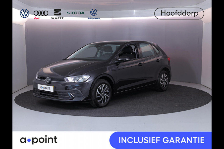 Volkswagen Polo 1.0 TSI Life 95 PK | Navigatie via app | Parkeersensoren voor en achter | LM velgen |