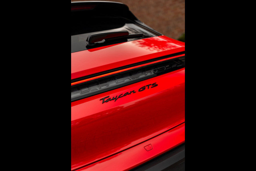 Porsche Taycan Cross Turismo 4 GTS Pakket | Garantie 01-2028 | 1e Eigenaar | 21'' Vossen | BOSE | Sportchrono |