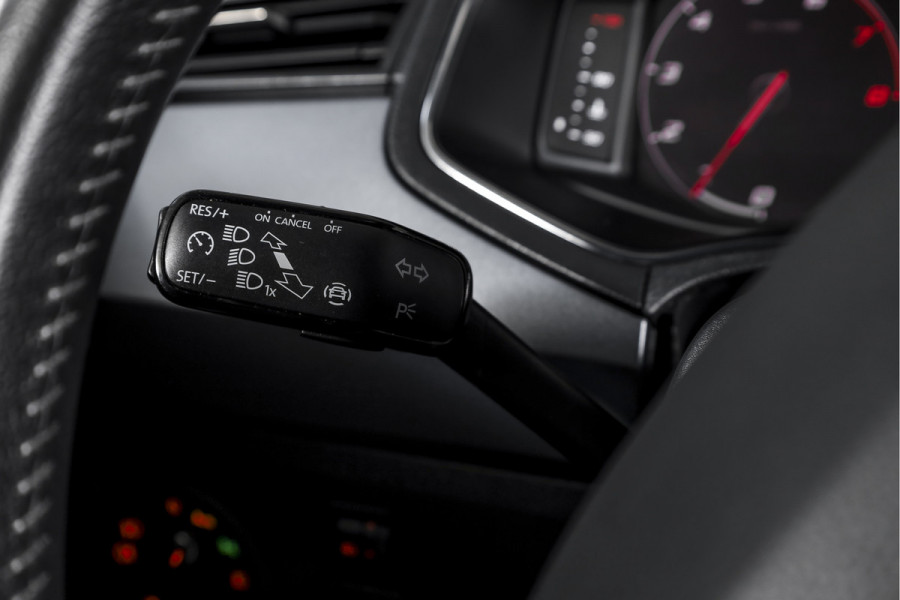 Seat Arona 1.0 TSI 95 PK Style | Dig. Cockpit | Cruise | PDC | Camera | App. Connect | ECC | LM 17" |