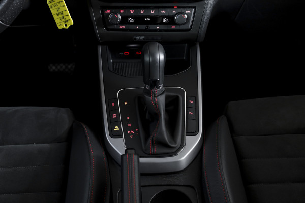 Seat Arona 1.0 TSI 110 PK FR Business Intense - Automaat | Dig. Cockpit | Cruise | PDC | Camera | NAV + App. Connect | ECC | Trekhaak | LM 18" |