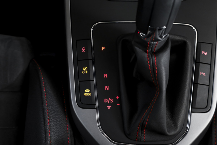 Seat Arona 1.0 TSI 110 PK FR Business Intense - Automaat | Dig. Cockpit | Cruise | PDC | Camera | NAV + App. Connect | ECC | Trekhaak | LM 18" |