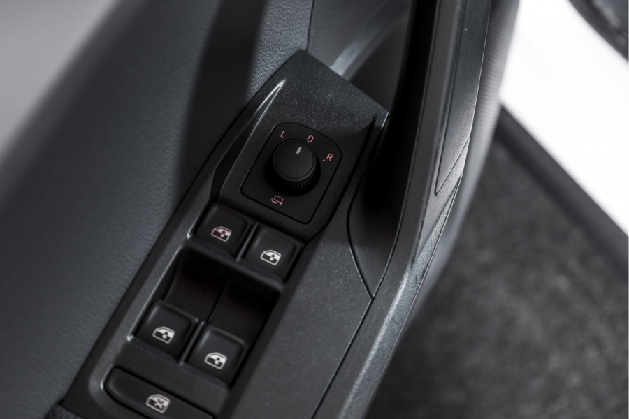 Seat Arona 1.0 TSI 110 PK FR Business Intense - Automaat | Dig. Cockpit | Cruise | PDC | Camera | NAV + App. Connect | ECC | Trekhaak | LM 18" |