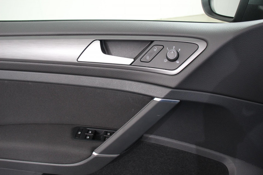 Volkswagen e-Golf Edition Automaat | Navigatie | Digitale Cockpit | Bluetooth | Cruise Control | Lichtmetalen Velgen | Camera | Parkeer Sensoren