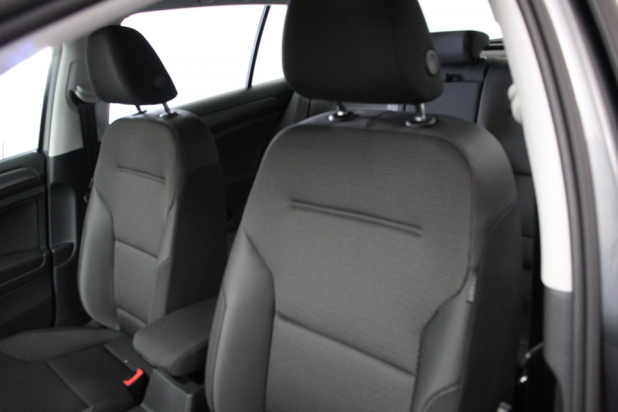 Volkswagen e-Golf Edition Automaat | Navigatie | Digitale Cockpit | Bluetooth | Cruise Control | Lichtmetalen Velgen | Camera | Parkeer Sensoren