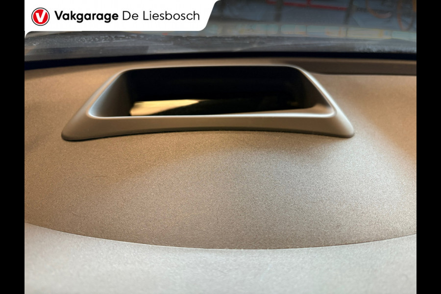 Toyota Yaris Cross 1.5 Hybrid Dynamic/navi / panoramadak / camera / stoel stuur verw / dodehoek / lane assist