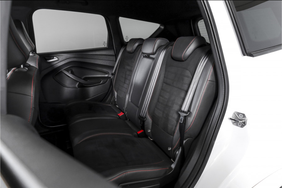 Ford Kuga 1.5 EcoBoost 150 PK ST Line | Cruise | Winterpakket | PDC | Camera | Bi-Xenon | NAV + App. Connect | ECC | Elek. Klep | Afn. Trekhaak | LM 18" |