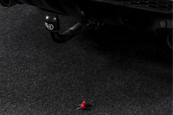 Ford Kuga 1.5 EcoBoost 150 PK ST Line | Cruise | Winterpakket | PDC | Camera | Bi-Xenon | NAV + App. Connect | ECC | Elek. Klep | Afn. Trekhaak | LM 18" |