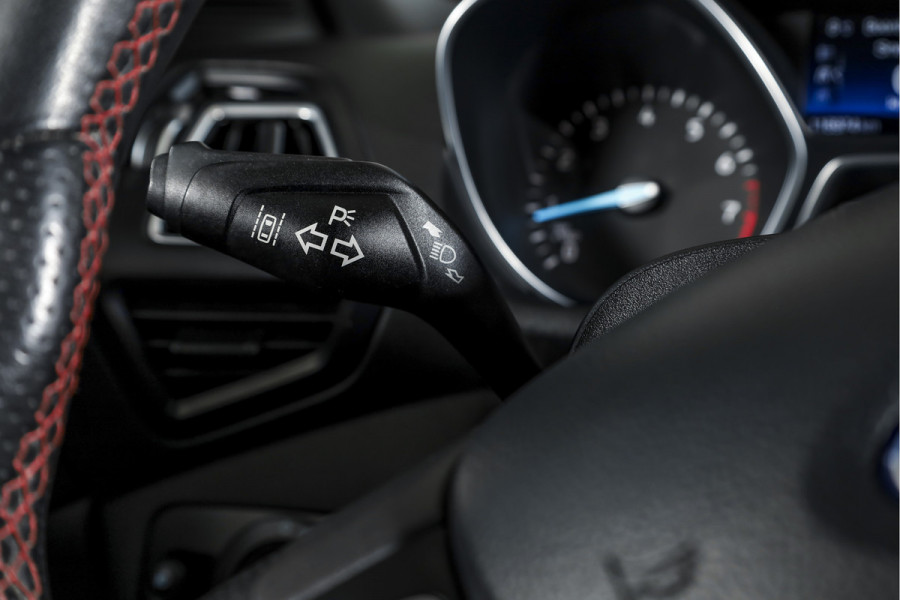 Ford Kuga 1.5 EcoBoost 150 PK ST Line | Cruise | Winterpakket | PDC | Camera | Bi-Xenon | NAV + App. Connect | ECC | Elek. Klep | Afn. Trekhaak | LM 18" |