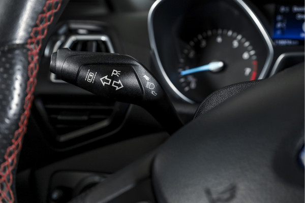 Ford Kuga 1.5 EcoBoost 150 PK ST Line | Cruise | Winterpakket | PDC | Camera | Bi-Xenon | NAV + App. Connect | ECC | Elek. Klep | Afn. Trekhaak | LM 18" |