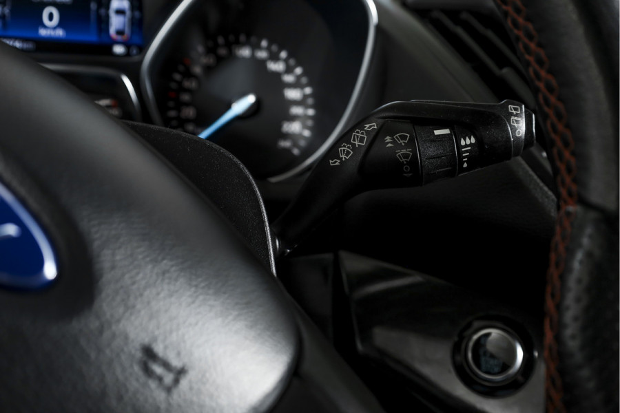 Ford Kuga 1.5 EcoBoost 150 PK ST Line | Cruise | Winterpakket | PDC | Camera | Bi-Xenon | NAV + App. Connect | ECC | Elek. Klep | Afn. Trekhaak | LM 18" |