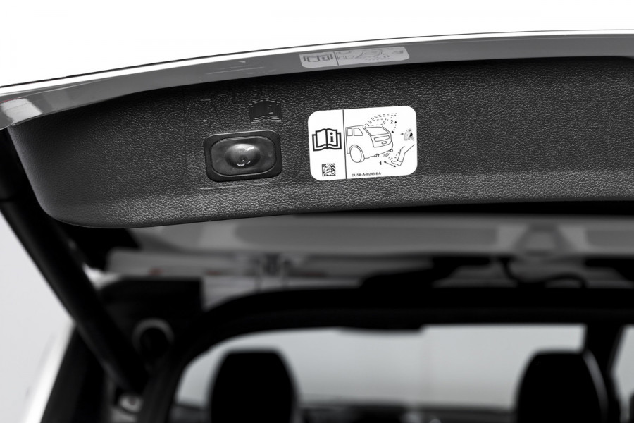 Ford Kuga 1.5 EcoBoost 150 PK ST Line | Cruise | Winterpakket | PDC | Camera | Bi-Xenon | NAV + App. Connect | ECC | Elek. Klep | Afn. Trekhaak | LM 18" |