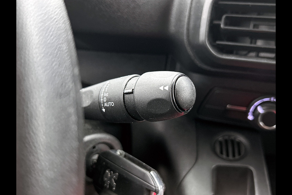 Peugeot Partner 1.2 Benzine 111PK Euro6 Premium / Airco / Navigatie / Cruise-ctr. / Schuifdeur + Raam / Radio multimedia / Apk nieuw