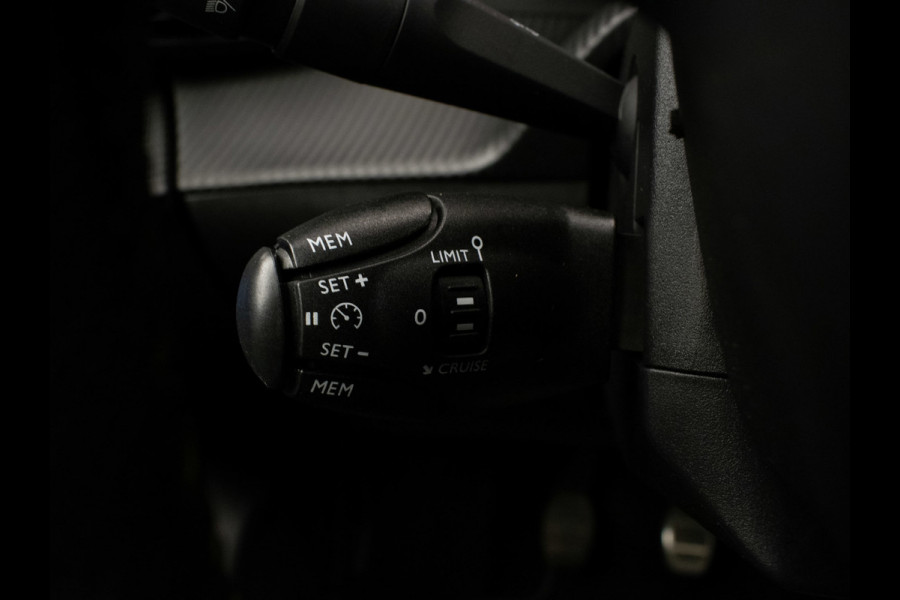 Peugeot 208 1.2 PureTech GT Sport (APPLE CARPLAY,NAVI,CAMERA,360 VIEW,CLIMATE,CRUISE,GETINT,SPORTSTOELEN,LM VELGEN,NETTE STAAT)