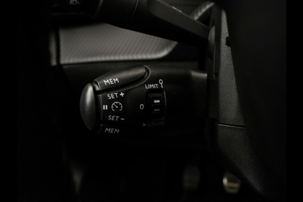 Peugeot 208 1.2 PureTech GT Sport (APPLE CARPLAY,NAVI,CAMERA,360 VIEW,CLIMATE,CRUISE,GETINT,SPORTSTOELEN,LM VELGEN,NETTE STAAT)