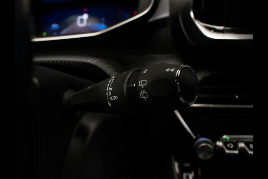 Peugeot 208 1.2 PureTech GT Sport (APPLE CARPLAY,NAVI,CAMERA,360 VIEW,CLIMATE,CRUISE,GETINT,SPORTSTOELEN,LM VELGEN,NETTE STAAT)