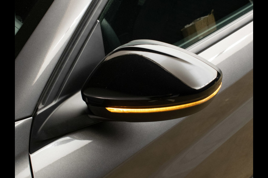 Peugeot 208 1.2 PureTech GT Sport (APPLE CARPLAY,NAVI,CAMERA,360 VIEW,CLIMATE,CRUISE,GETINT,SPORTSTOELEN,LM VELGEN,NETTE STAAT)