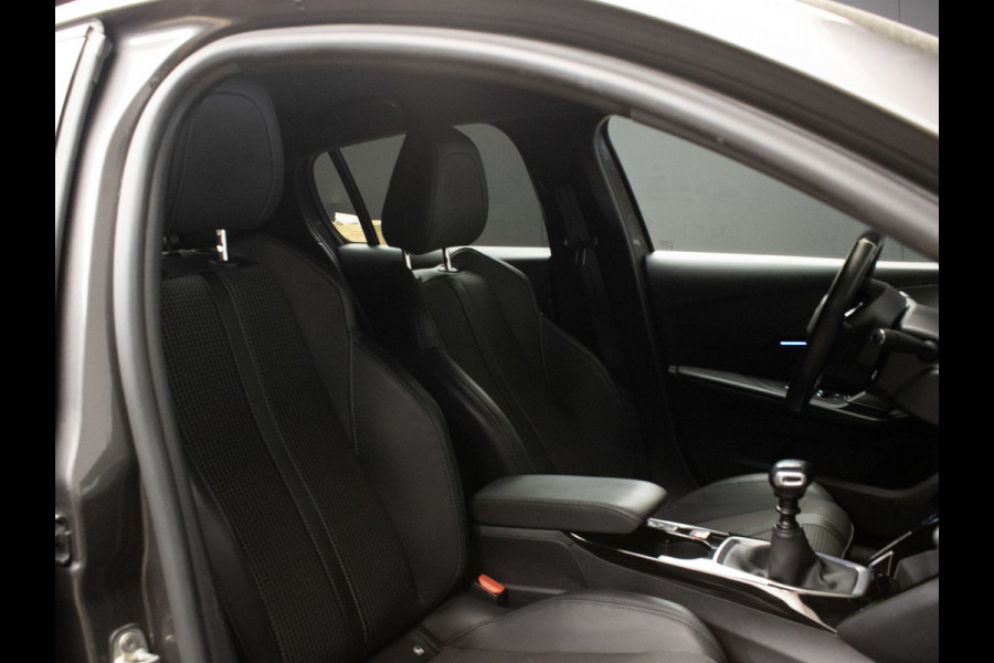 Peugeot 208 1.2 PureTech GT Sport (APPLE CARPLAY,NAVI,CAMERA,360 VIEW,CLIMATE,CRUISE,GETINT,SPORTSTOELEN,LM VELGEN,NETTE STAAT)