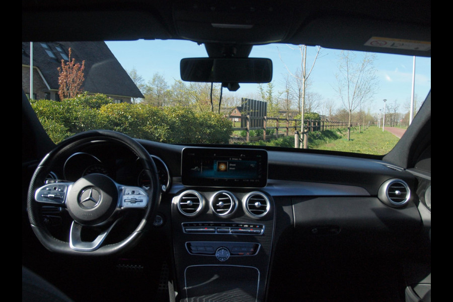Mercedes-Benz C-Klasse 200 Premium Plus Pack | AMG Line | Panoramadak | Camera | Burmester | Sfeerverlichting |
