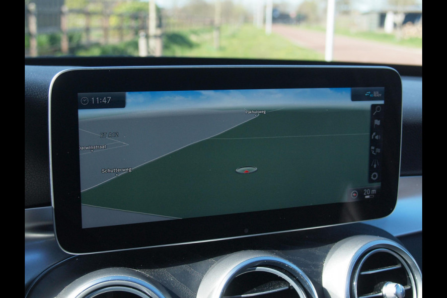 Mercedes-Benz C-Klasse 200 Premium Plus Pack | AMG Line | Panoramadak | Camera | Burmester | Sfeerverlichting |