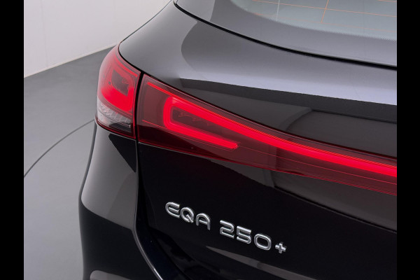 Mercedes-Benz EQA 250+ Luxury Line 71 kWh VAN: 35.900,- VOOR: 32.877,- UW LENTEVOORDEEL: 3.023,- | RIJKLAARPRIJS incl. 12mnd BOVAG