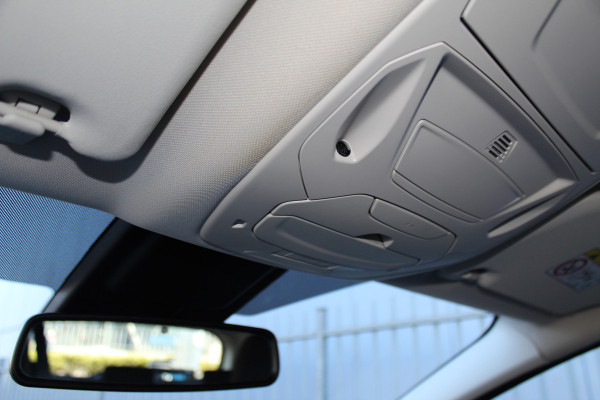 Ford C-MAX 1.0-125pk Titanium. Erg goed onderhouden hoogzitter, afkomstig van de 1e eig. Autm. airco dual, cruise control, navigatie, telefoonvoorb., voorraamverw., trekhaak, all season banden rondom, camera, parkeersensoren v+a etc.